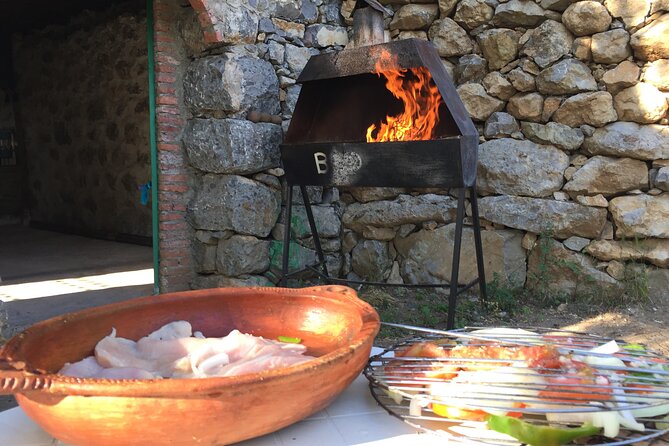 3-Hour Cooking Class overlooking the Blue City - Choosing a tajine and preparing the ingredients