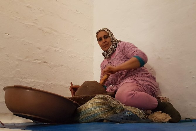 Argan Forest, tea time at a Berbers family & Visit of an Argan cooperative. - Learning the oil-making process at Cooperative Marjana
