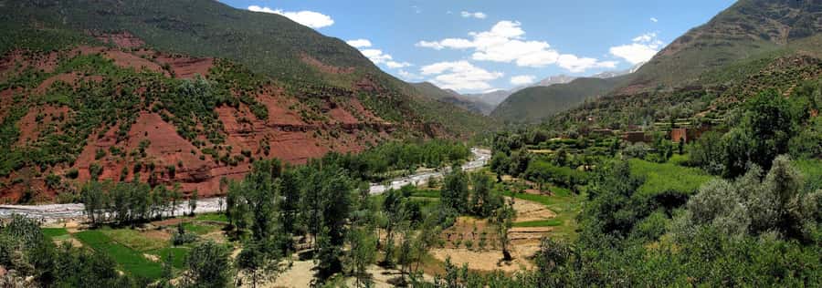 Atlas Mountains and 4 Valleys Day Trip - Seeing how Berber villages cling to the hills