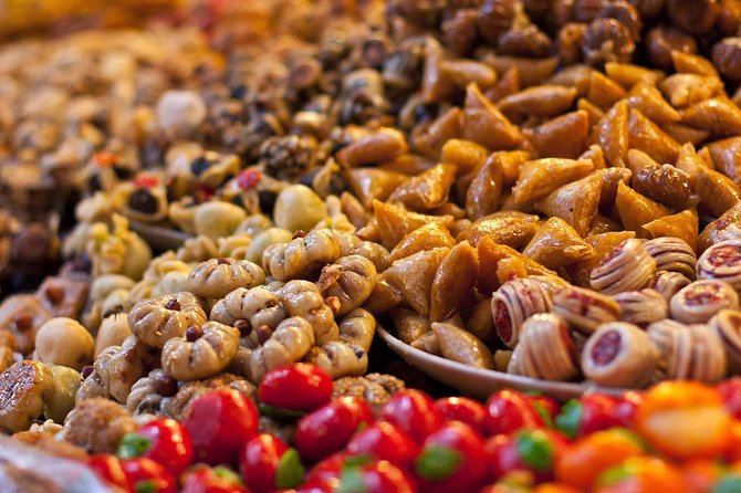 Authentic Moroccan Food Tour in Marrakech with Dinner - Timing, group size, and practical comfort
