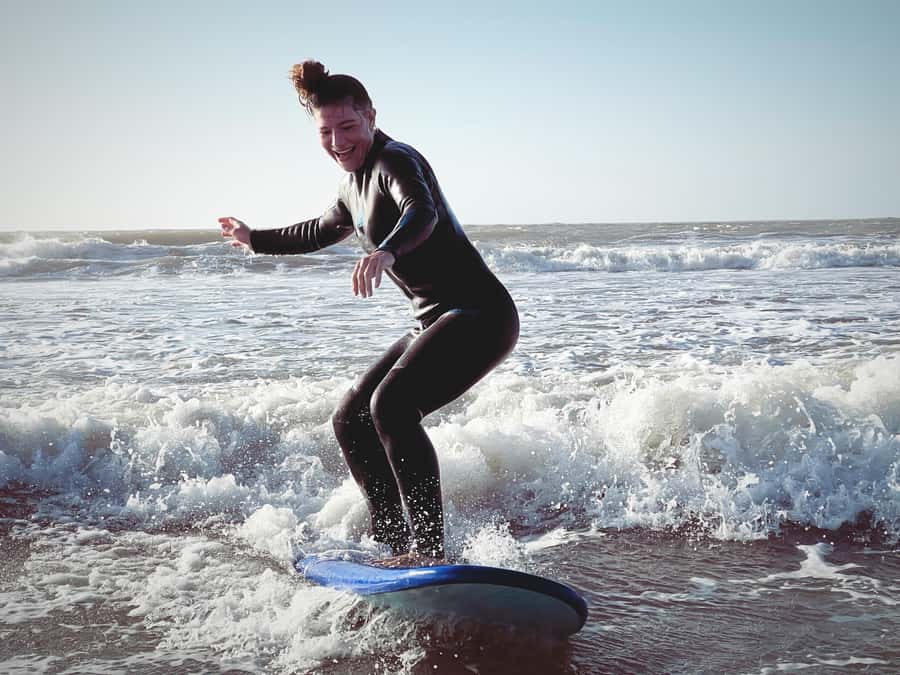 Beginners friendly surf in nice spots - The First Waves in Shallow Water