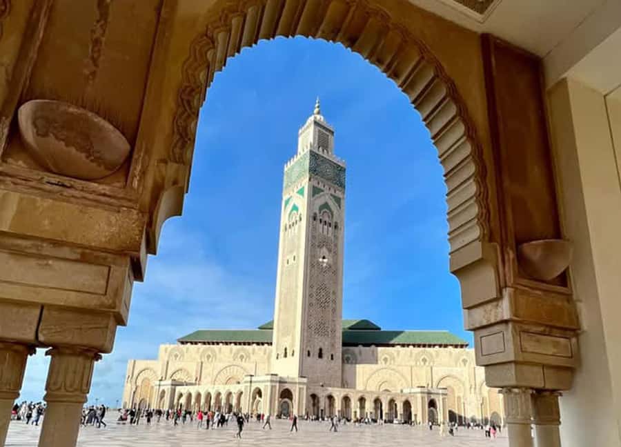 Casablanca: 6-Day Tour To Marrakech Via Chefchaouen & Desert - Fes rewards a full guided day