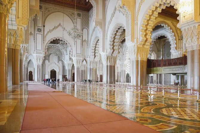 Casablanca City Tour: Hassan II Mosque, Medina & Hidden Gems - The Old Medina is a quick taste of traditional Casablanca