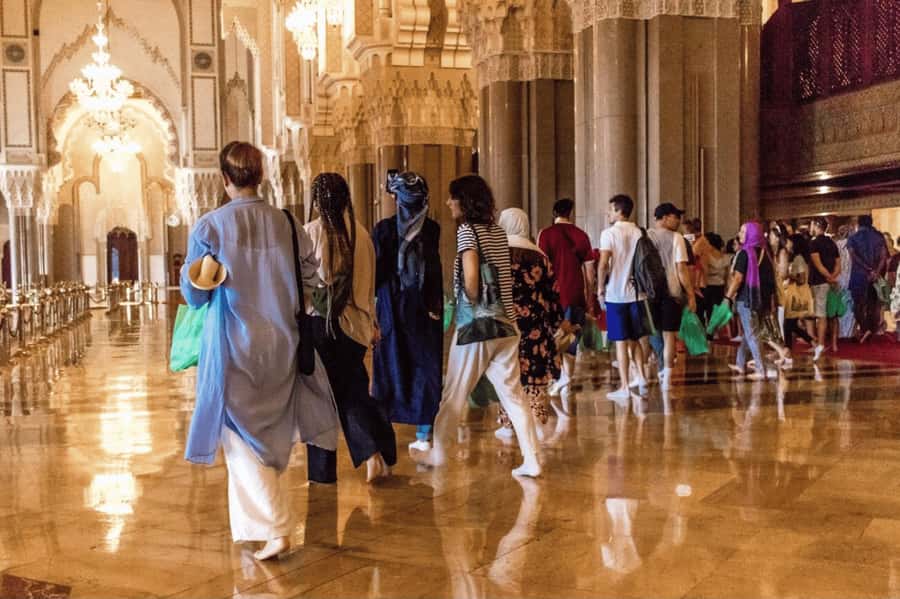 Casablanca: City Tour with Hassan II Mosque Entry Ticket - The Old Medina and United Nations Square show two sides of Casablanca