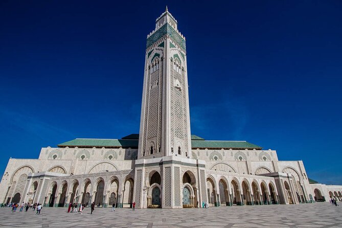 Casablanca Guided Tour with professional guide and lux vehicle - Hassan II Mosque and the Atlantic shore