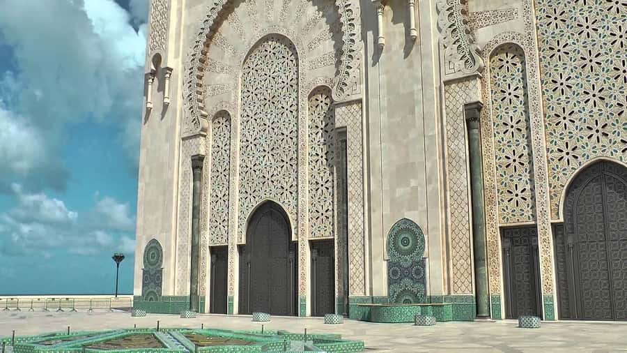 Casablanca: Hassan II Mosque Guided Tour with Entry Ticket - Entering the mosque and finding your guide
