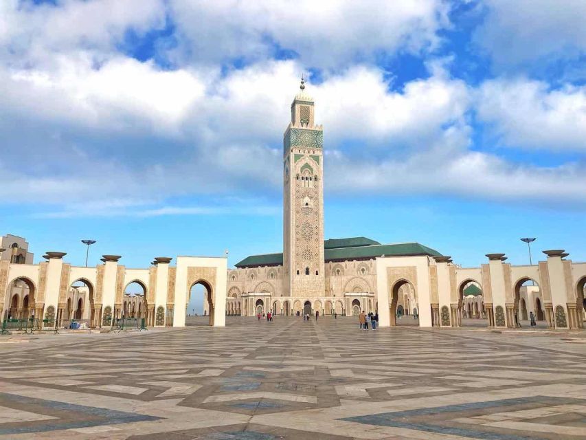 Casablanca: Hassan II Mosque Guided Tour with Entry Ticket - What you see inside the prayer hall
