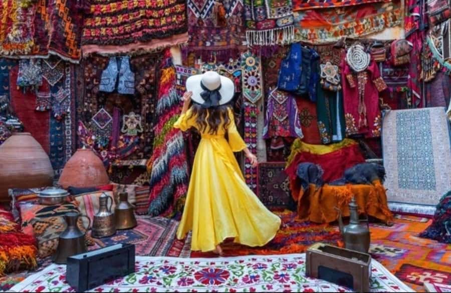 Casablanca: Private Guided Tour with lunch - The Royal Palace and Anfa add local context