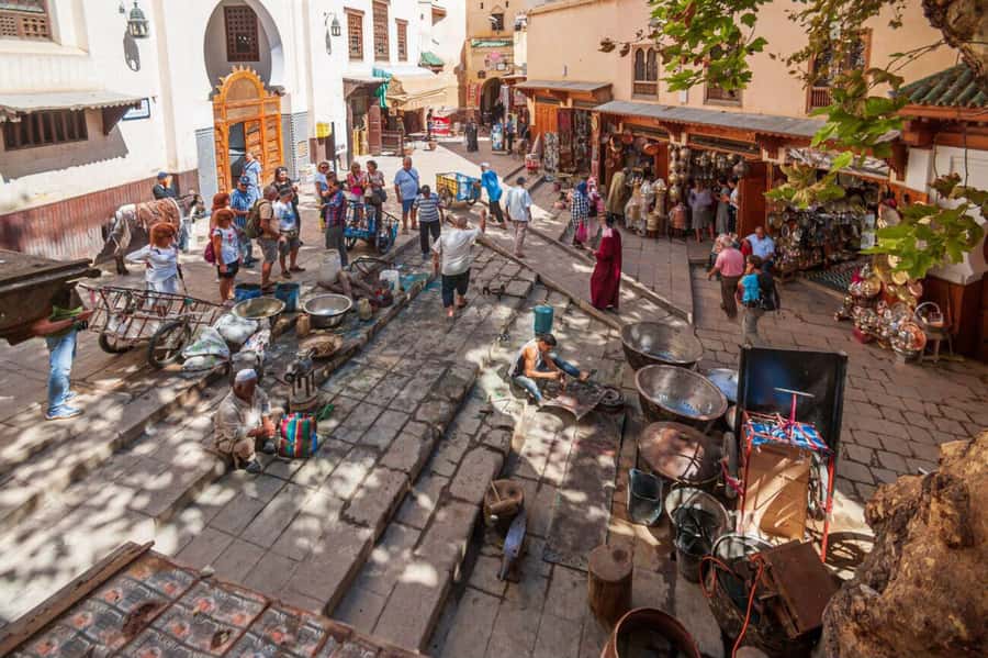 Casablanca to Fez: Scenic & Historical Day Trip with Lunch - The tannery, crafts, and the shopping question