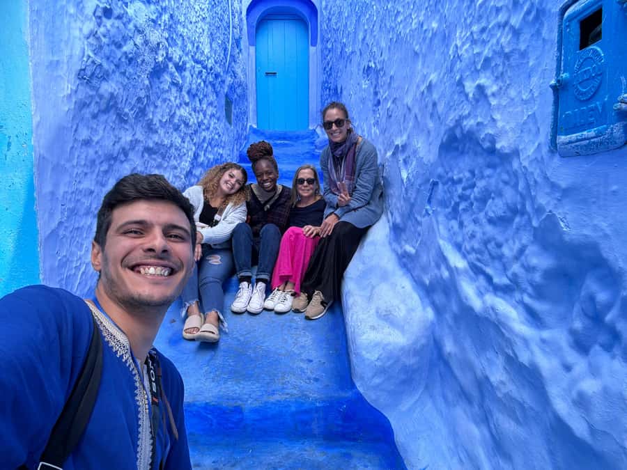 Chefchaouen: Hidden Gems Guided Tour with Mint Tea - Why a guide helps in Chefchaouen