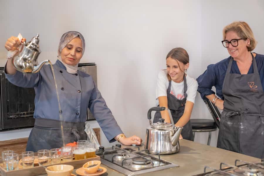 Essaouira: Moroccan pastry workshop - Language, teaching style, and group size