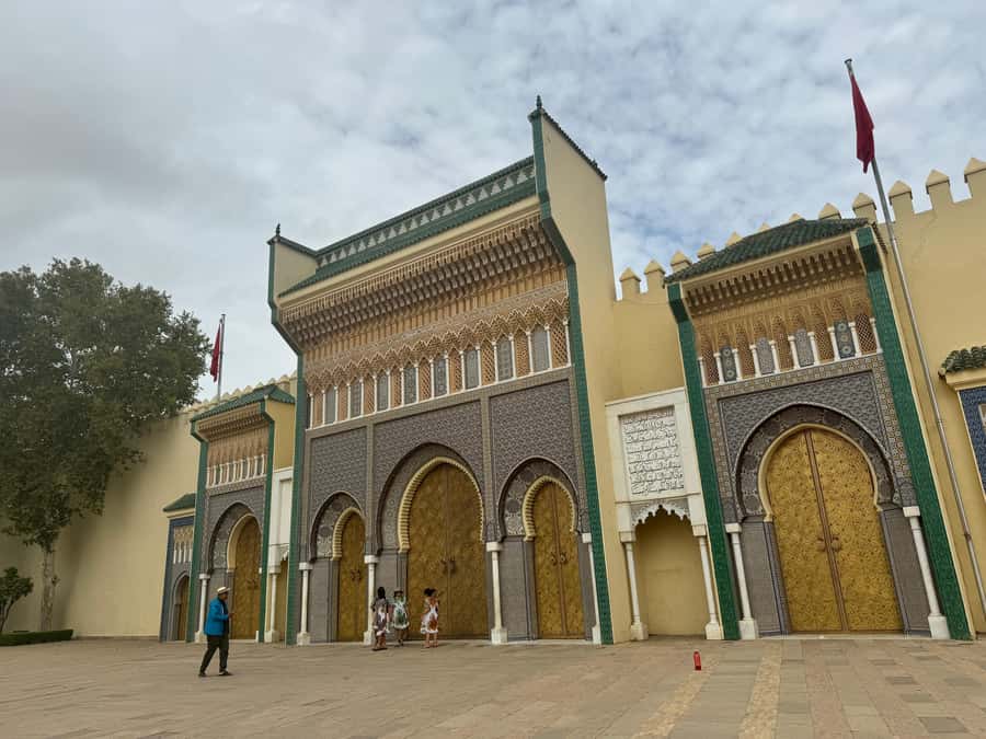 Fes: Museum, Al Attarine Madrasa & Tannery and Medina Tour - How the timing feels over 210 minutes