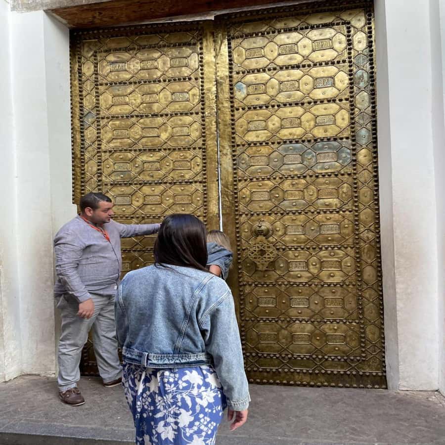 Fes: Museum, Al Attarine Madrasa & Tannery and Medina Tour - Which kind of visitor will enjoy this walk?