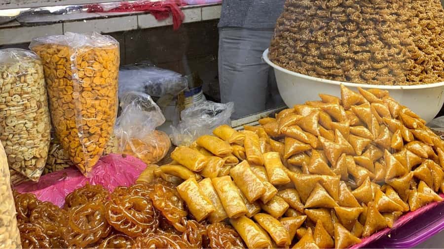Fez: Foodie tour in the old Medina - Starting with Moroccan breads and bakery flavors
