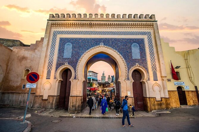 Fez Guided Tour of Artisans and Handicrafts Full-Day Private Tour - Al Quaraouiyine and the living center of old Fez