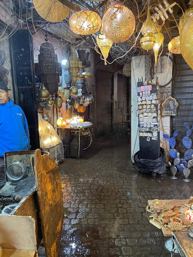 Friend tour guide to Fes Medina private walking tour - Walking the car-free Medina lanes