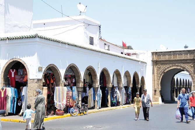 From Rick’s Café to Royal Palaces: A Casablanca Adventure - Central Market, the most useful shopping stop