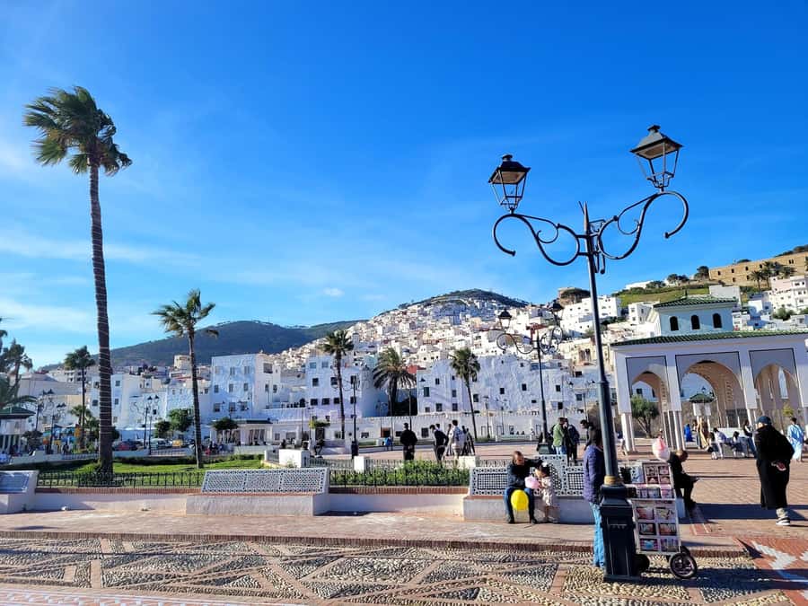 From Tangier: Day Trip to Tetouan with Local Guide - Entering Tetouan’s Old Medina