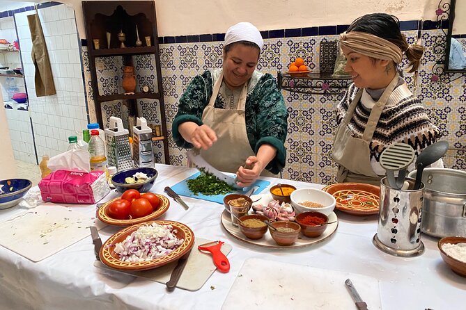 Half-Day Cooking Class with Local Chef Laila in Marrakech - Cooking with ras el hanout and Moroccan methods