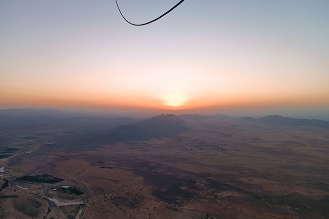 Hot air balloon flight to Marrakech in a small group. Breakfast - Watching the balloon take shape