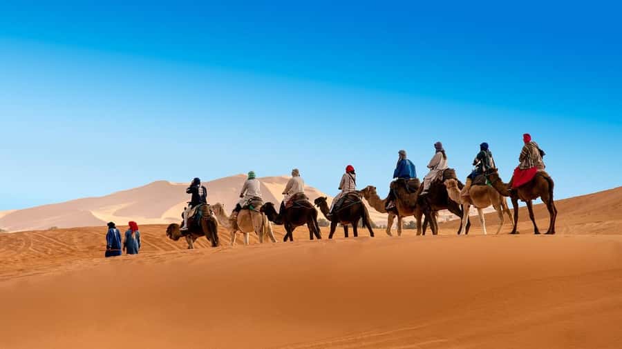 Marrakech: 3-Day Desert Trip to Merzouga with Luxury Camp - Day one: Tizi n Tichka and the red walls of Aït Benhaddou