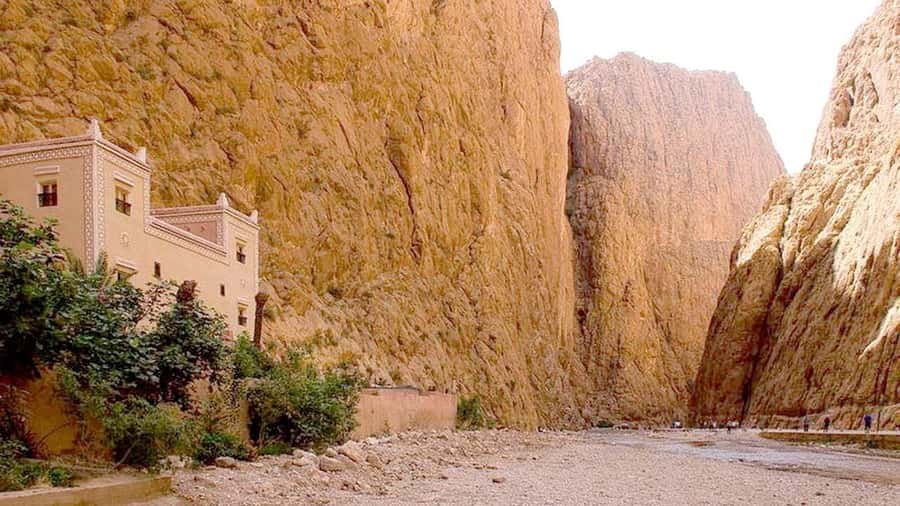 Marrakech: 3-Day Merzouga and Sahara Desert Tour - Day 1: crossing Tizi n’Tichka to Ait Ben Haddou