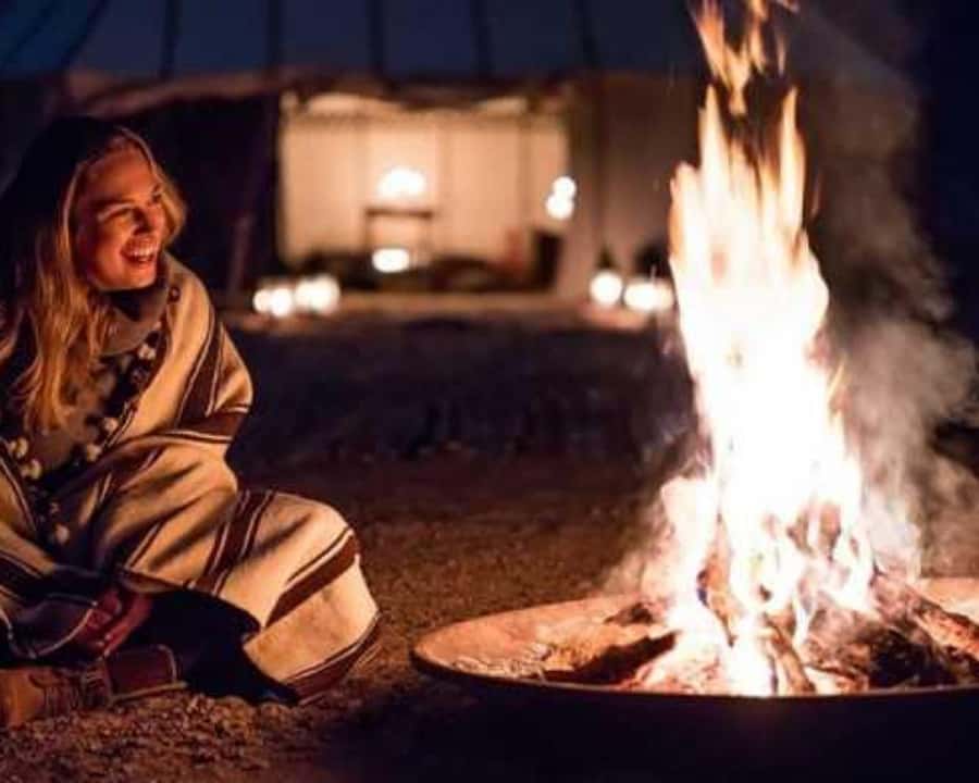 Marrakech: Agafay Desert Camel Rides, Dinner and Fire Show - Dinner turns the desert stop into an evening out
