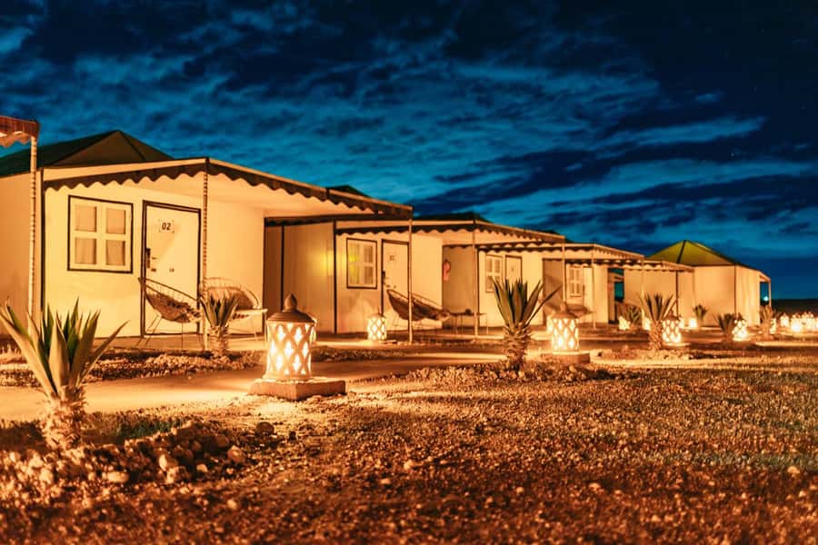 Marrakech: Agafay Desert Retreat, Tent, Dinner, Show & Pool - A show with Moroccan music, dancing, and fire