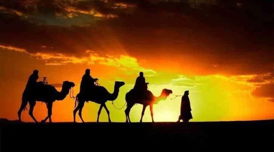 Marrakech: Agafay Desert Sunset, Camel Ride, Dinner and Show - Sunset on a camel, with Agafay underfoot