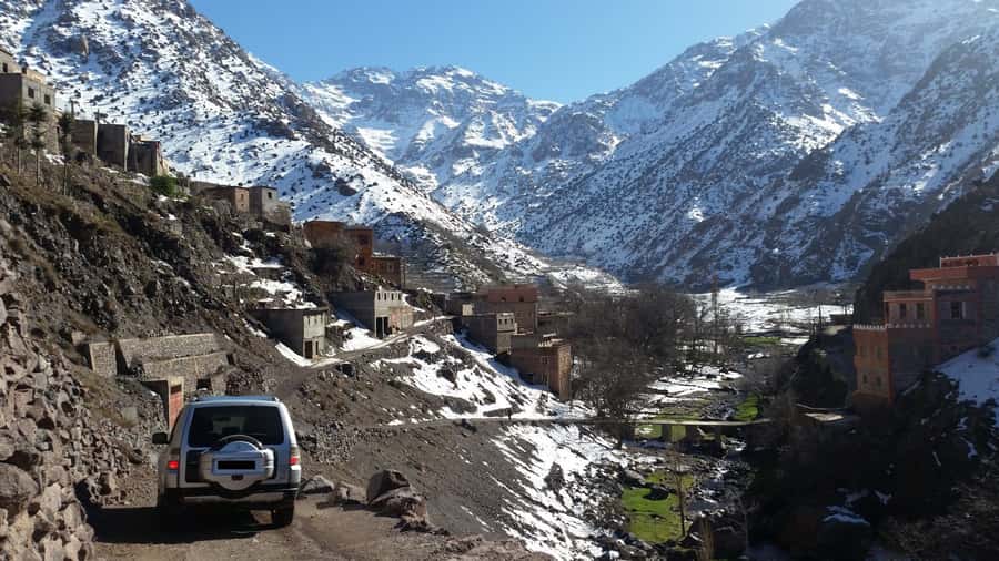 Marrakech: Atlas Mountains and Desert Safari with Lunch - Mint tea with a Berber family