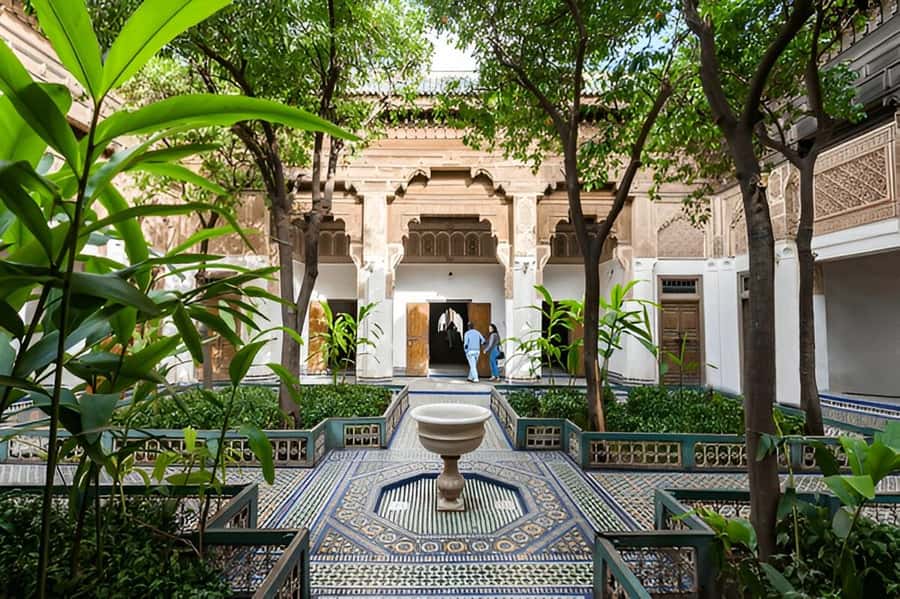 Marrakech: Bahia Palace, Ben Youssef Medersa, & Souks Tour - Bahia Palace and its 160 rooms