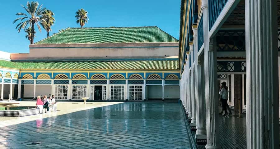 Marrakech: Bahia Palace, Madrasa Bn Yousef, Souk Medina Tour - Entering the Medina through its artisan lanes