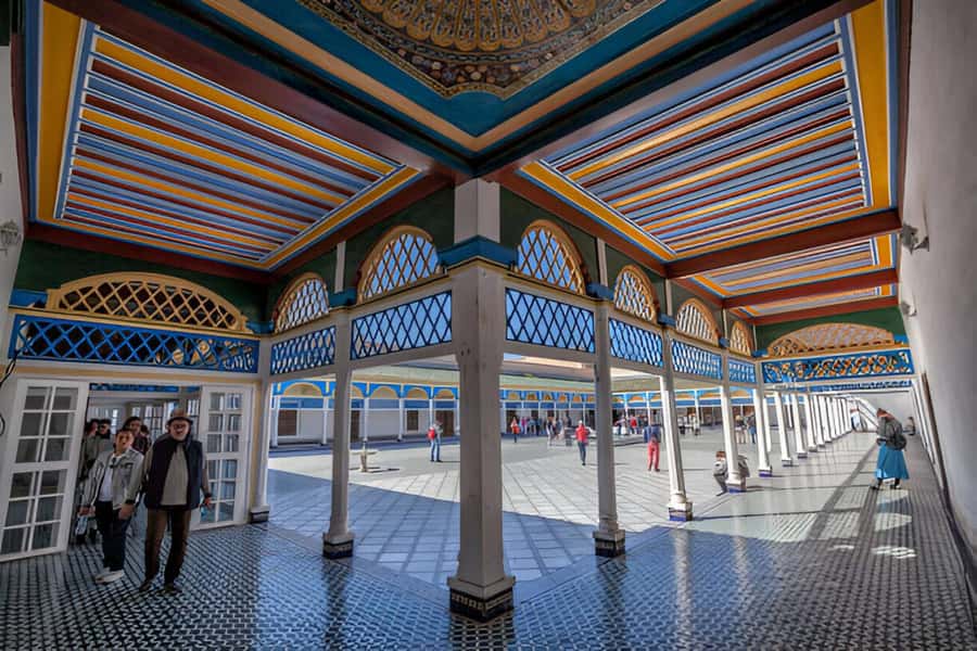 Marrakech: Bahia Palace, Madrasa Bn Yousef, Souk Medina Tour - Who should book this walk