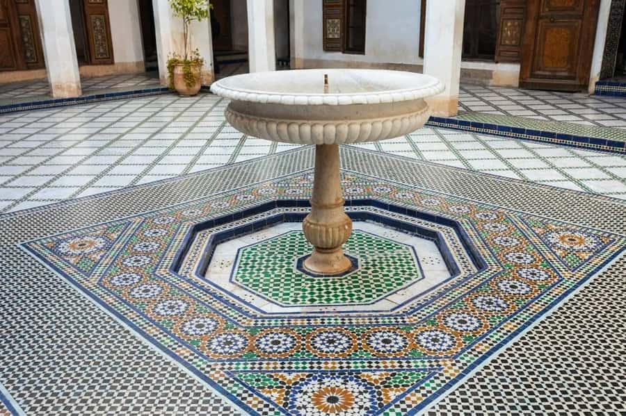 Marrakech: Bahia Palace, Saadian Tombs & Medina Walking Tour - Why this three-hour walk works well in Marrakech