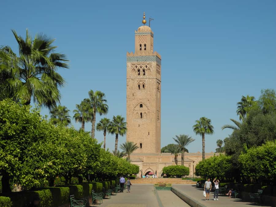 Marrakech: Bahia Palace, Saadian Tombs & Medina Walking Tour - Guides who shape the experience