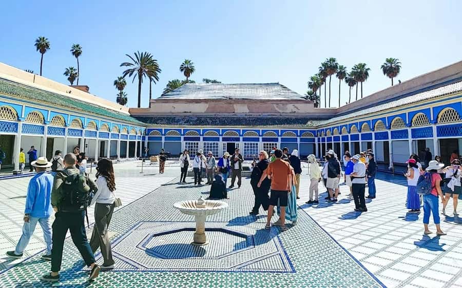Marrakech: Bahia Palace, Saadian Tombs & Medina Walking Tour - Koutoubia Mosque and the shape of Marrakech