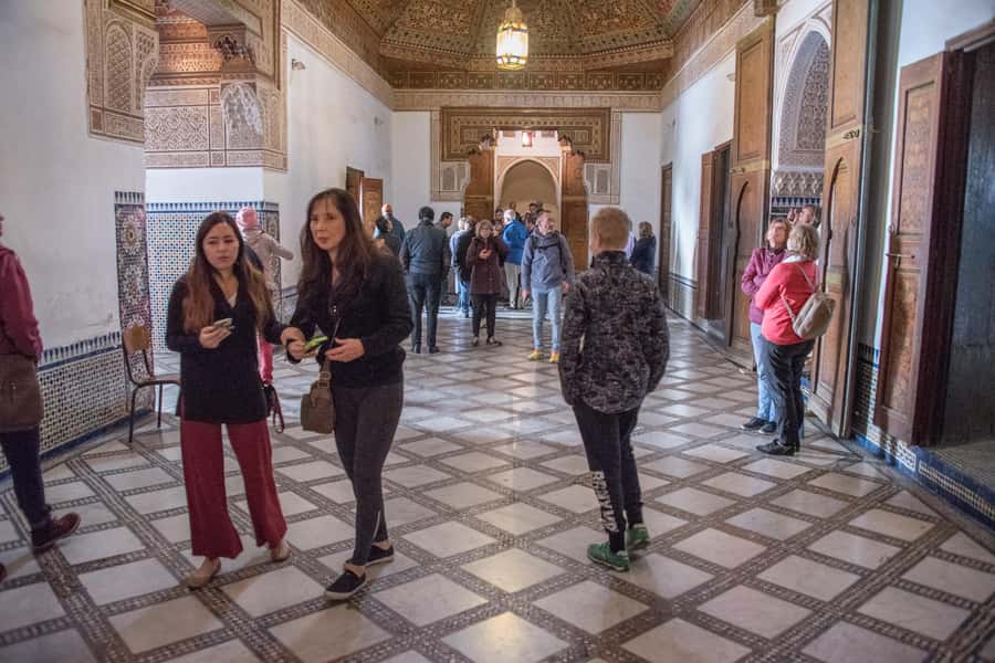 Marrakech: Bahia Palace, Saadian Tombs, Souk and Medina Tour - Timing, languages, and group choices