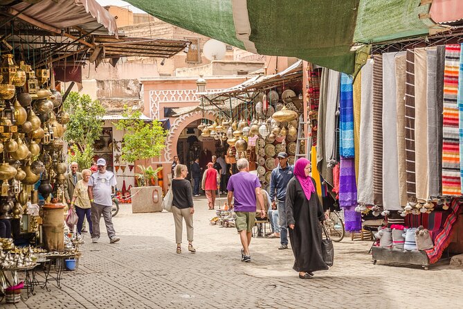 Marrakech: Bahia Palace, Saadian Tombs, Souk and Medina Tour - The Saadian Tombs and their careful decoration