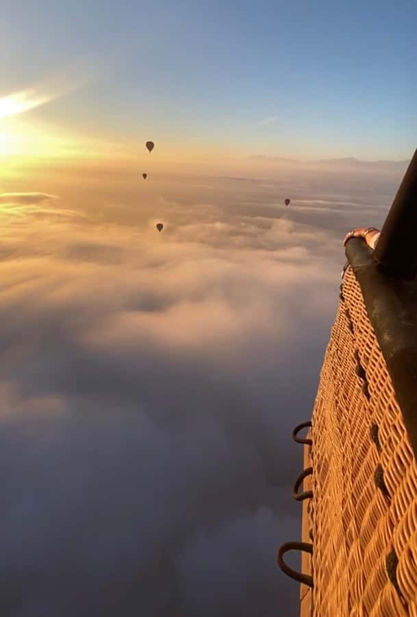 Marrakech: Balloon Flight, Berber Breakfast & Certificate - Boarding the basket and meeting your pilot