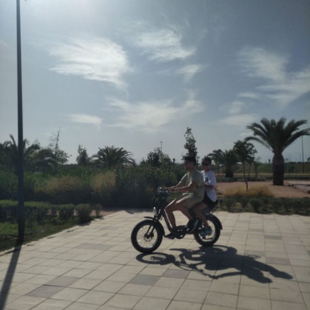 Marrakech: Bicycle Tour with a Local Guide - Saadian Tombs and the Kasbah