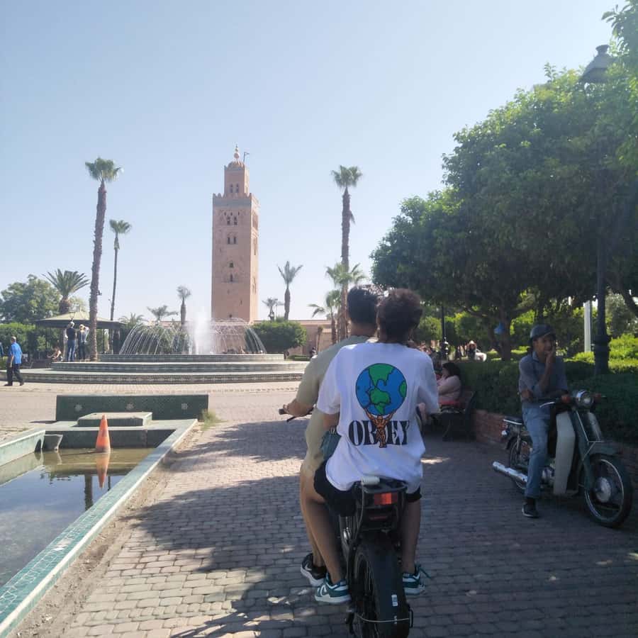 Marrakech: Bicycle Tour with a Local Guide - What the guides add to the experience