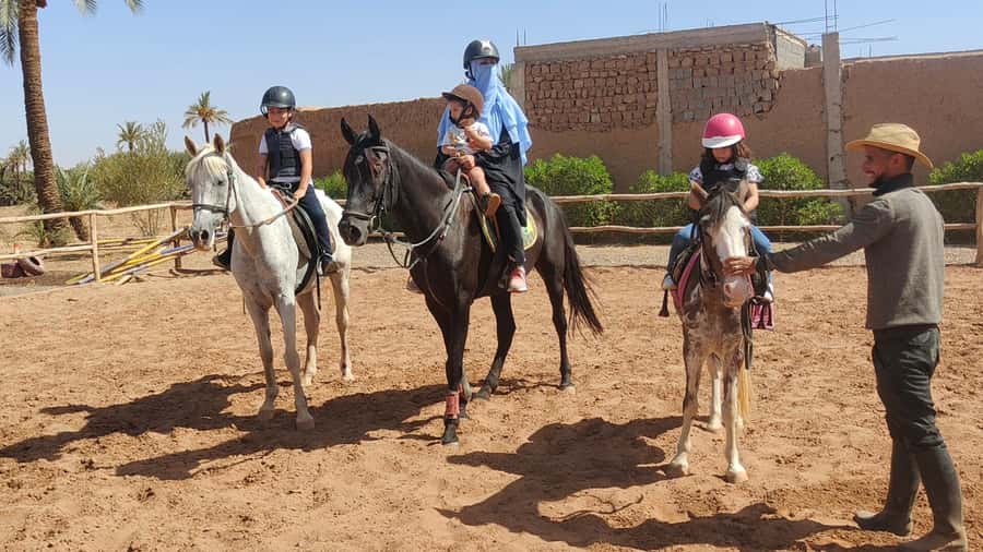 Marrakech: Desert and Palmeraie Horse Riding Tour & Transfer - Handling heat, timing, and family groups