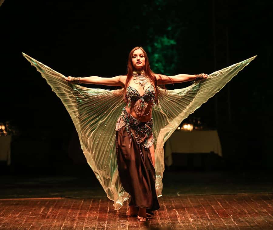 Marrakech : Dinner Show at Nouba Restaurant - Service when the room fills