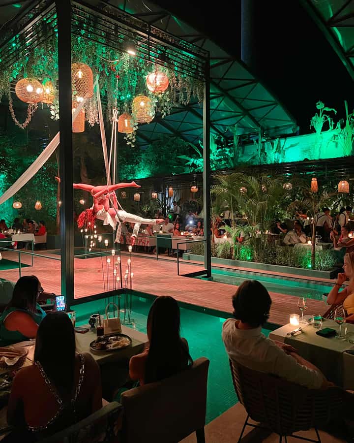 Marrakech : Dinner Show at Nouba Restaurant - Arriving and getting seated