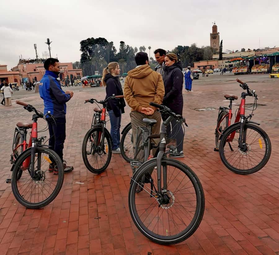 Marrakech: Guided Bike Tour with a local Guide - The ride back through Gueliz