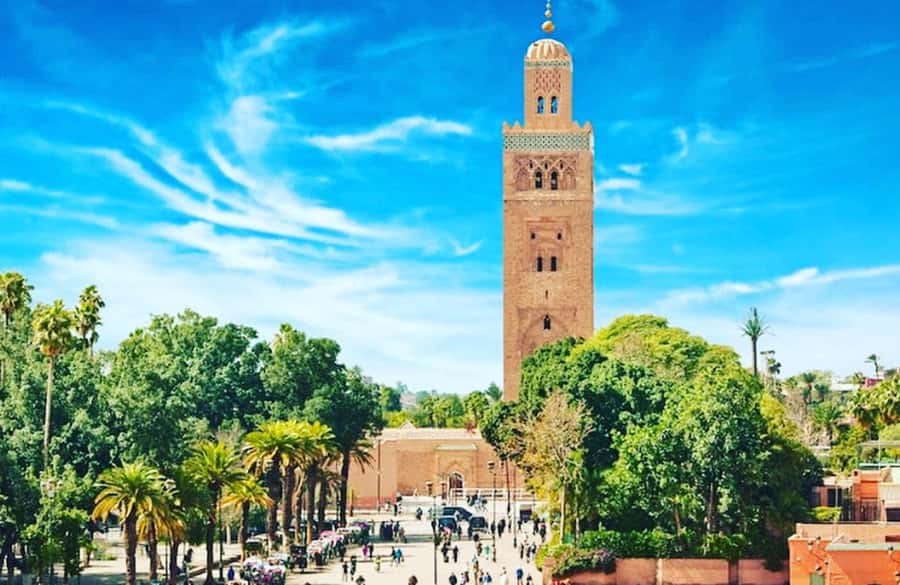 Marrakech: Hidden Souks Shopping Tour with Private Guide - Timing, languages, and the private group format