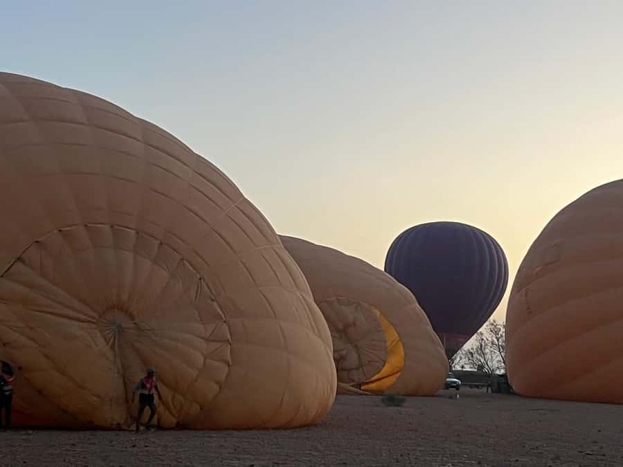 Marrakech: Hot Air Balloon Flight with Breakfast - Watching the balloon come alive