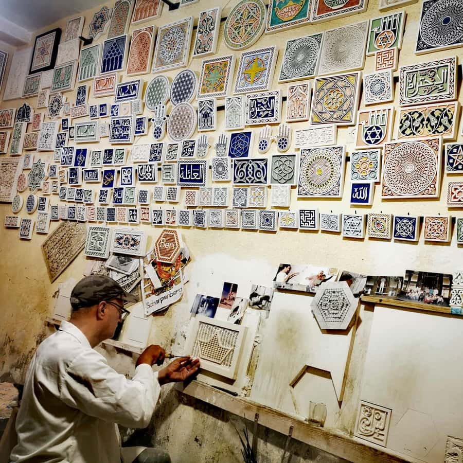 Marrakech Inviting shop around with your local guide - What you can buy, and how the guide helps