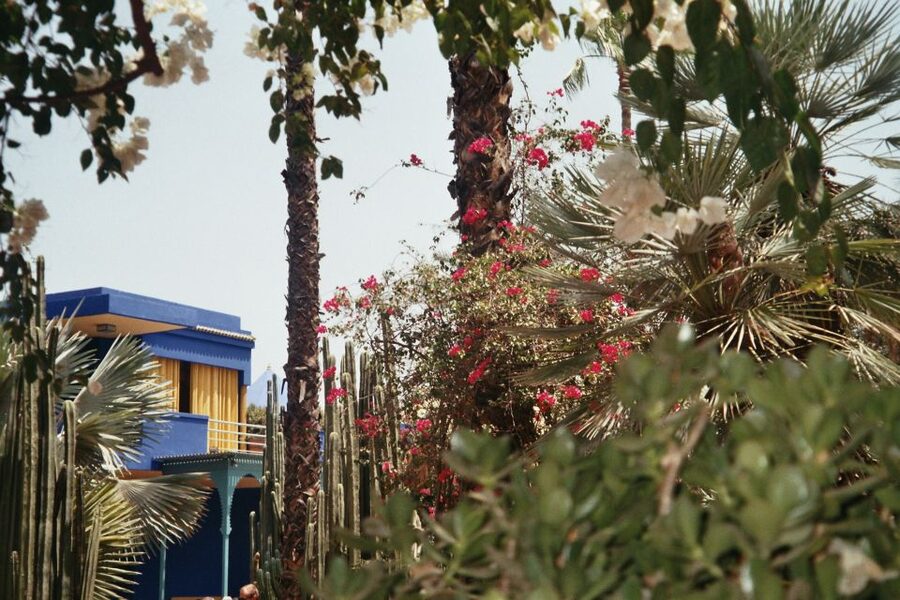 Marrakech: Majorelle Garden Entry Tickets Online - Entering through the blue gates