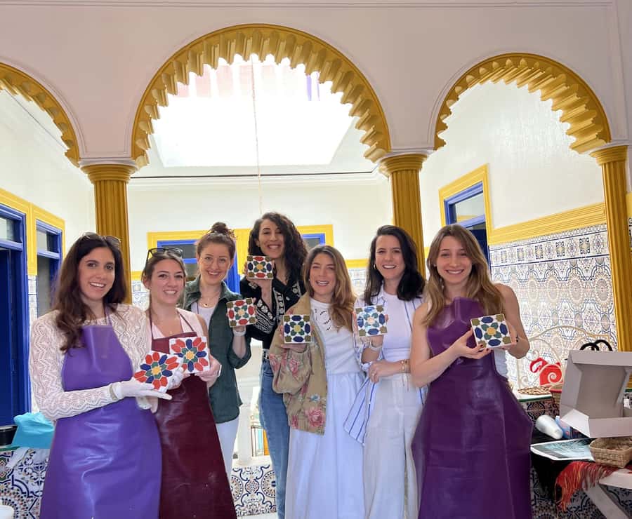Marrakech: Make Your Own Moroccan Zellige Mosaic Masterpiece - Finishing a tile you can take home